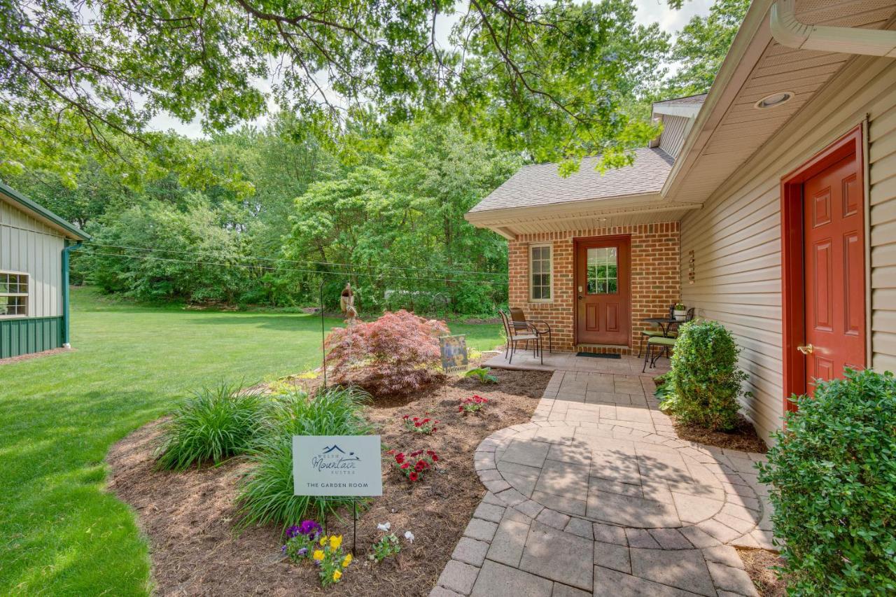 Cozy Garden Room In Welsh Mountain Suites! Нью Холланд Экстерьер фото
